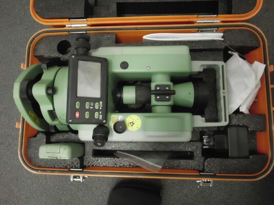 5" Accuracy Theodolite Digital And Optical Survey And Construction Instrument With LCD Display